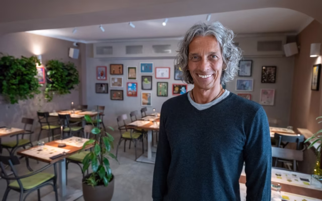 Dario runs a vegan restaurant loved even by meat-eaters